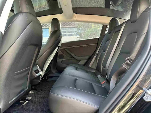 Tesla Model 3 — Фото автомобиля 17