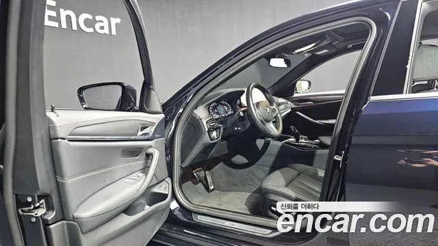 BMW 5 Series G30 — Фото автомобиля 15