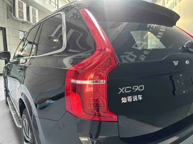 Volvo XC90 — Фото автомобиля 5