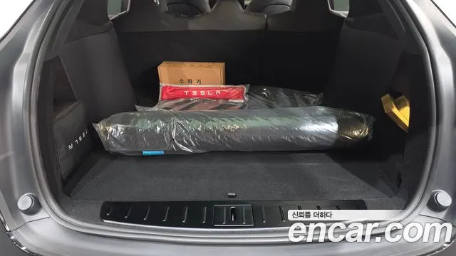 Tesla Model X — Фото автомобиля 20