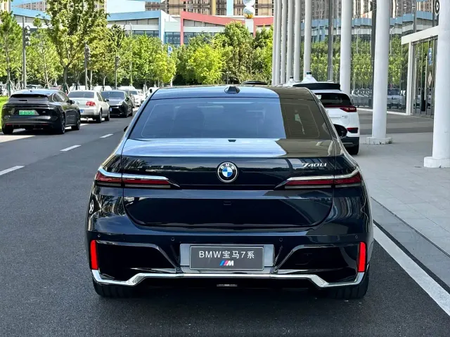 BMW 7 Series — Фото автомобиля 7