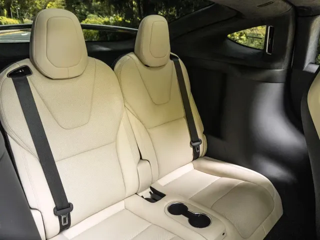 Tesla Model X — Фото автомобиля 17