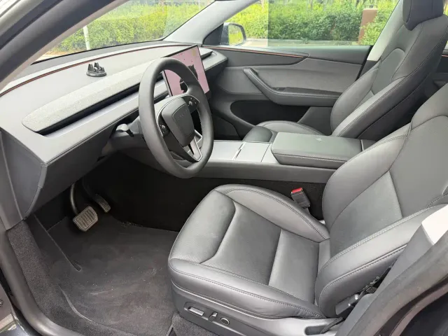 Tesla Model Y — Фото автомобиля 7