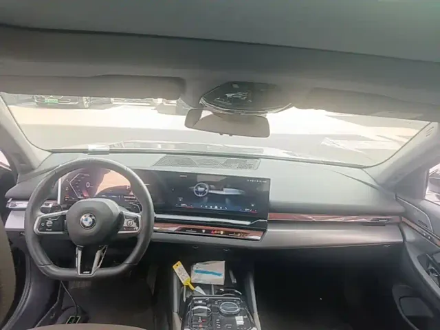 BMW 5 Series — Фото автомобиля 13