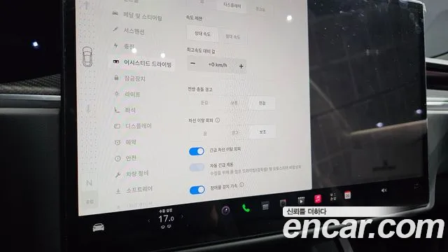Tesla Model S — Фото автомобиля 22