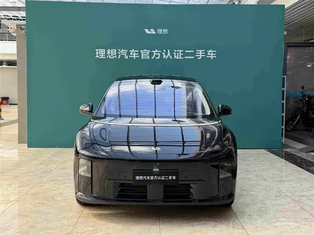 Li Auto i8 — Фото автомобиля 2