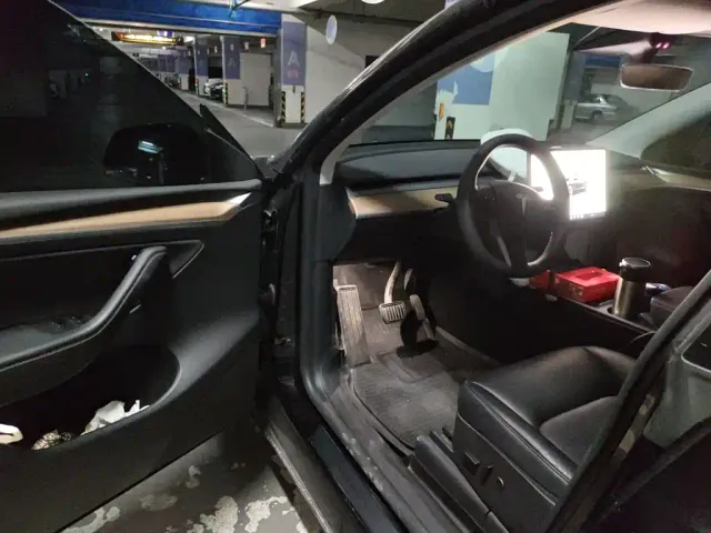 Tesla Model Y — Фото автомобиля 13