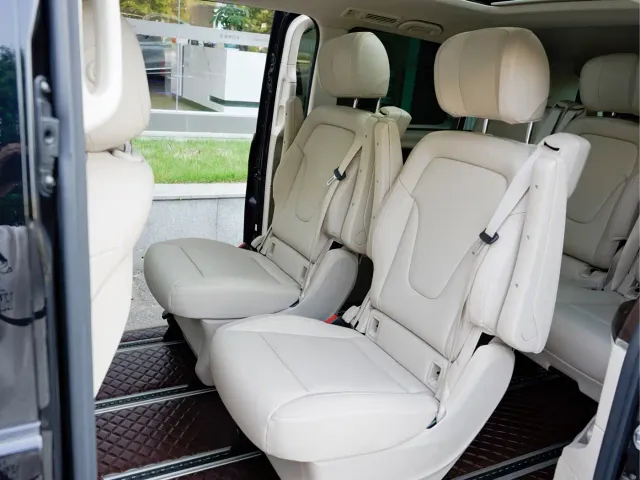 Mercedes-Benz V-Class — Фото автомобиля 12