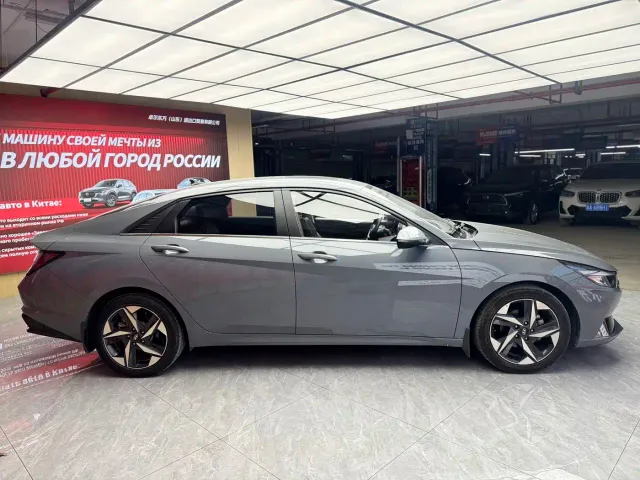 Hyundai Elantra — Фото автомобиля 4