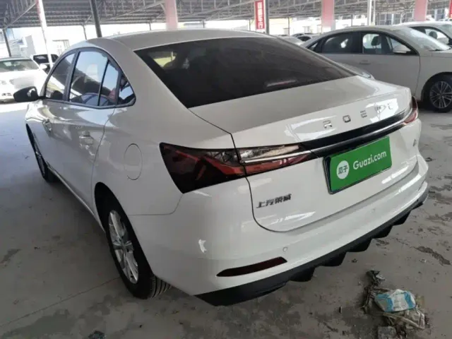 Roewe i5 — Фото автомобиля 4