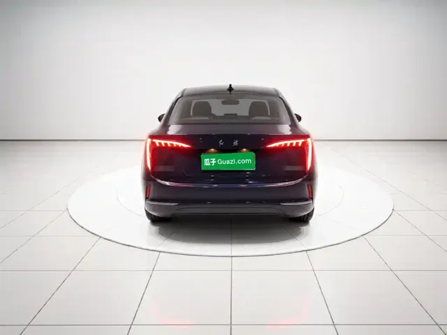 Hongqi E-QM5 — Фото автомобиля 3