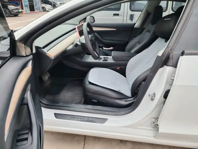 Tesla Model 3 — Фото автомобиля 6