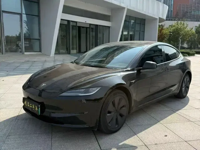 Фотография автомобиля — Tesla Model 3