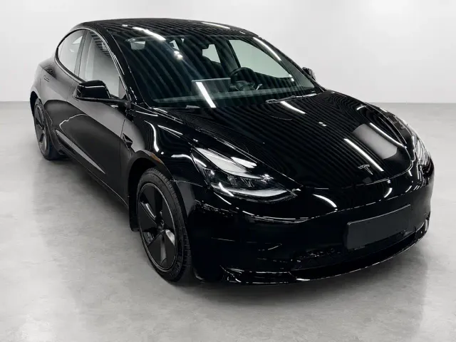 Tesla Model 3 — Фото автомобиля 3