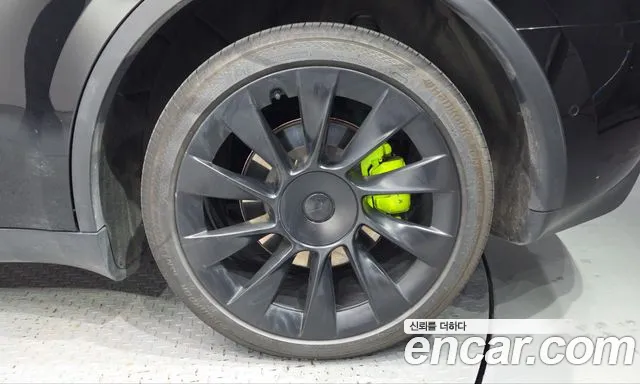 Tesla Model Y — Фото автомобиля 6