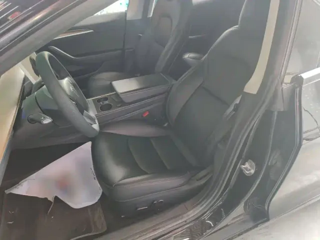 Tesla Model 3 — Фото автомобиля 14