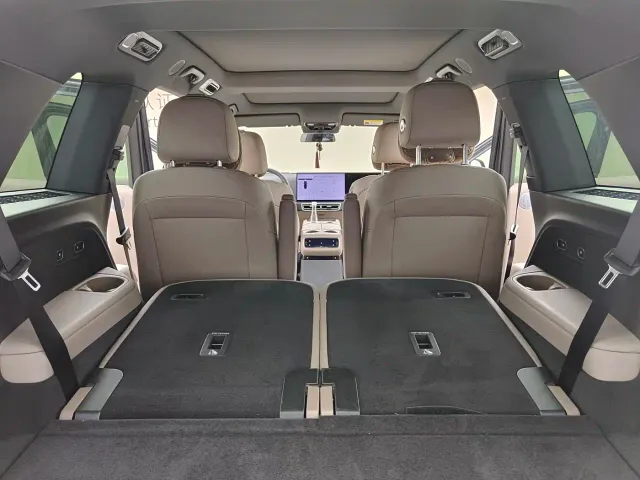 Li Auto L8 — Фото автомобиля 19