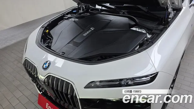 BMW i7 G70 — Фото автомобиля 9