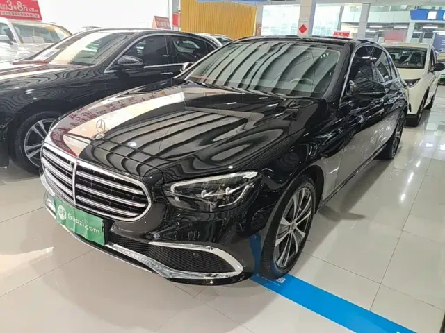 Фотография автомобиля — Mercedes-Benz E-Class