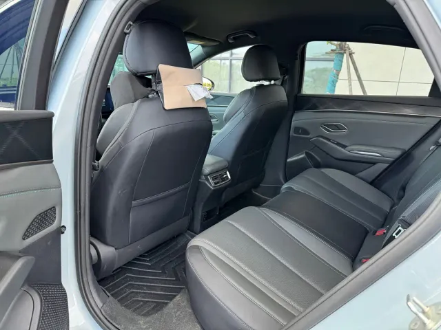 BYD Qin L — Фото автомобиля 9