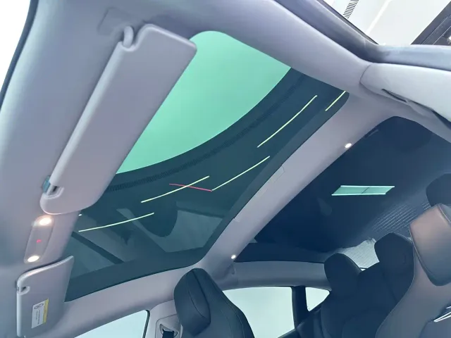 Tesla Model 3 — Фото автомобиля 19