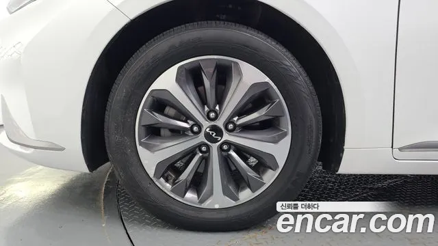 Kia K8 Hybrid — Фото автомобиля 5