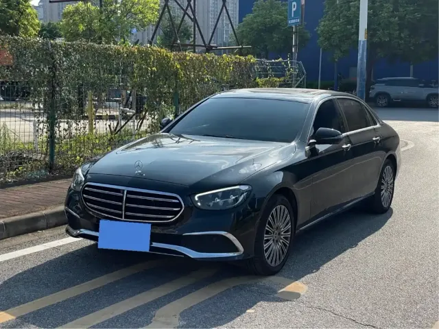 Mercedes-Benz E-Class — Фото автомобиля 2