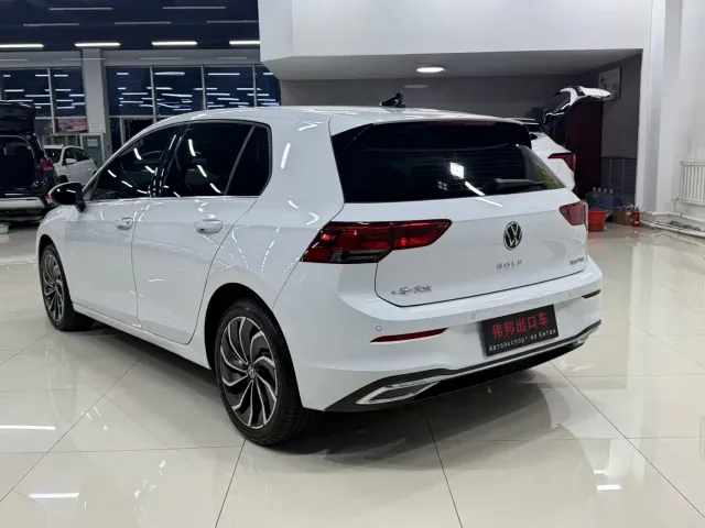 Volkswagen Golf — Фото автомобиля 4