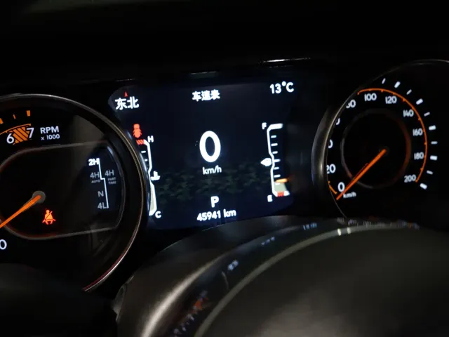 Jeep Wrangler — Фото автомобиля 6