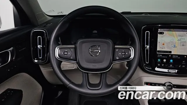 Volvo XC40 — Фото автомобиля 19