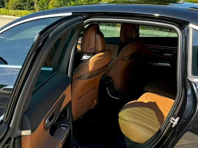 Mercedes-Benz E-Class — Фото автомобиля 4