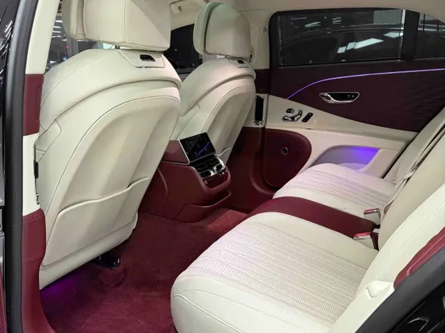 Bentley Flying Spur — Фото автомобиля 15