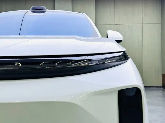 Li Auto L7 — Фото автомобиля 7