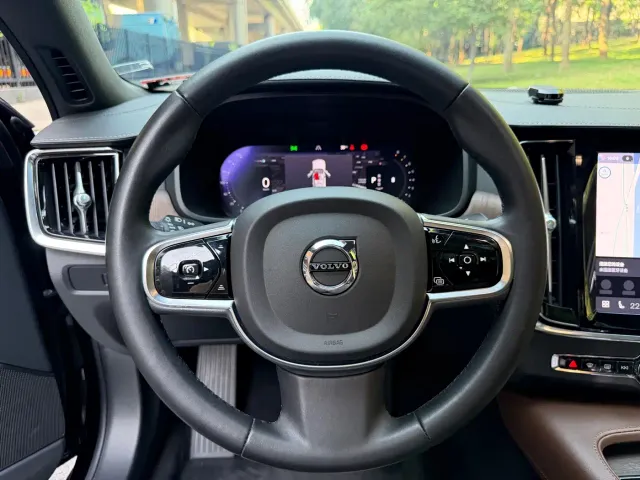 Volvo S90 — Фото автомобиля 13