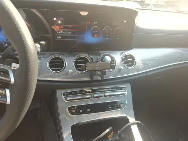 Mercedes-Benz E-Class — Фото автомобиля 14