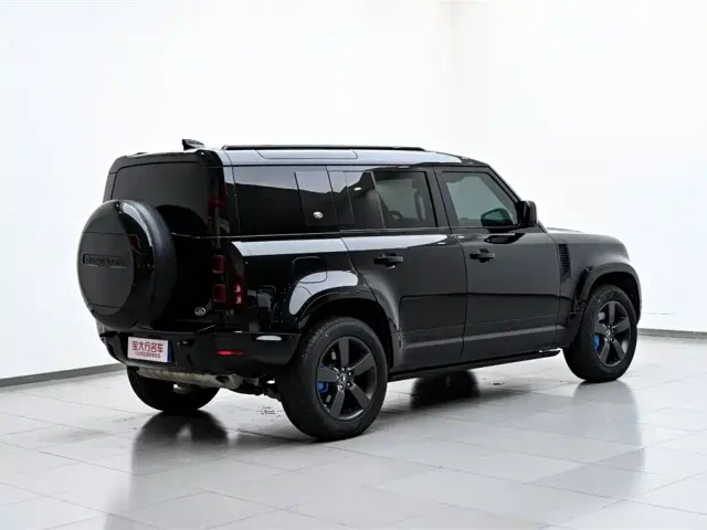 Land Rover Defender — Фото автомобиля 7