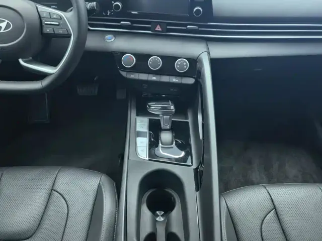 Hyundai Elantra — Фото автомобиля 16