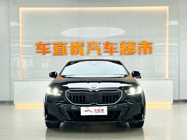BMW 5 Series — Фото автомобиля 3