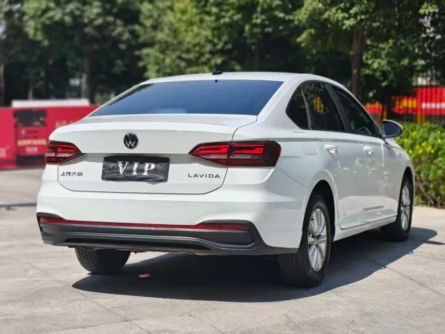 Volkswagen Lavida — Фото автомобиля 8