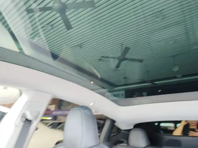 Tesla Model Y — Фото автомобиля 17