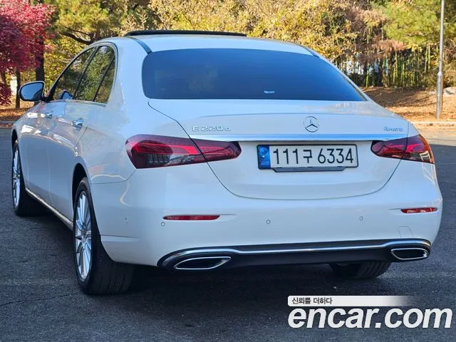 Mercedes-Benz E-Class — Фото автомобиля 6