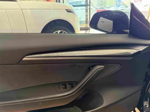 Tesla Model 3 — Фото автомобиля 7