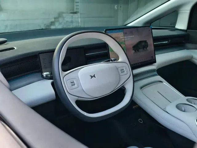 Xpeng X9 — Фото автомобиля 14