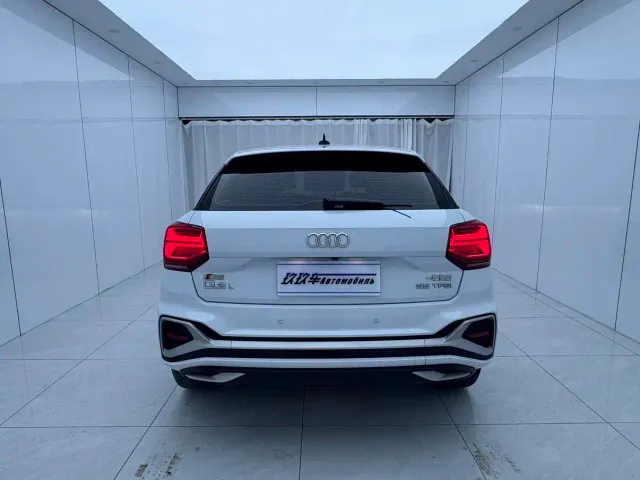 Audi Q2L — Фото автомобиля 5