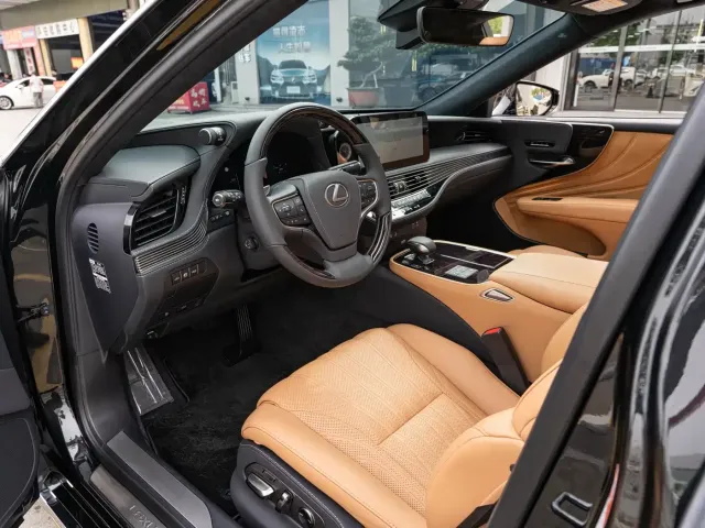 Lexus LS — Фото автомобиля 9