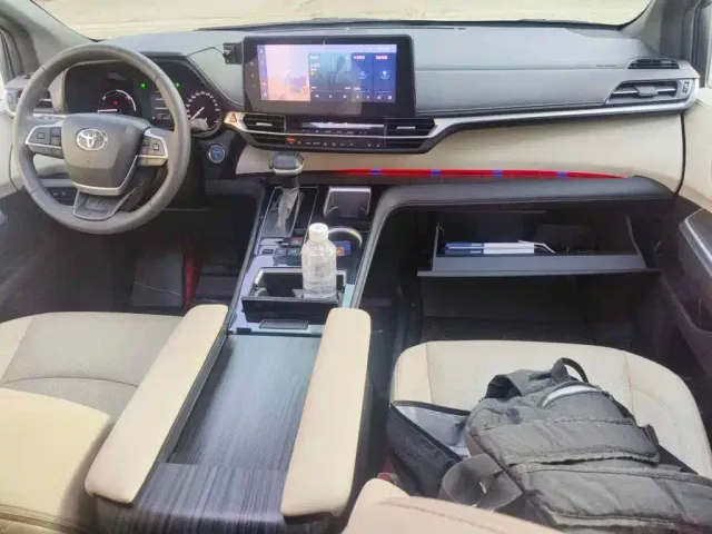 Toyota Sienna — Фото автомобиля 11