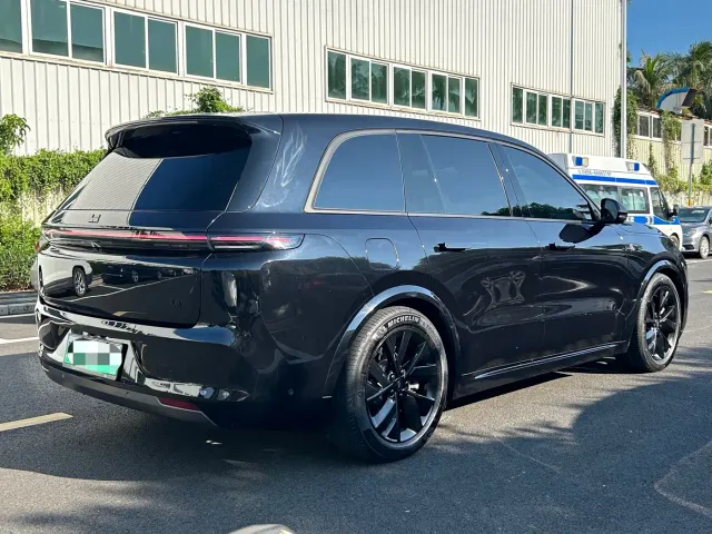 Li Auto L8 — Фото автомобиля 9
