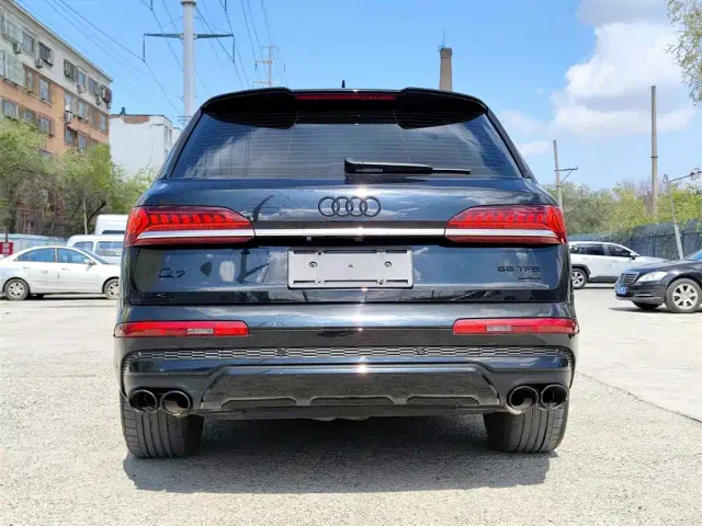 Audi Q7 — Фото автомобиля 5