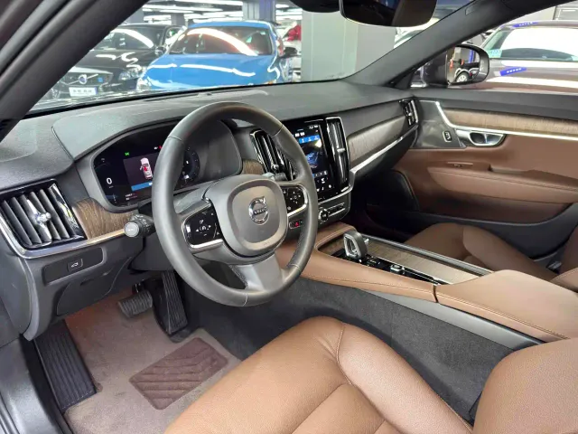 Volvo V90 — Фото автомобиля 4