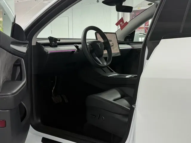 Tesla Model Y — Фото автомобиля 7